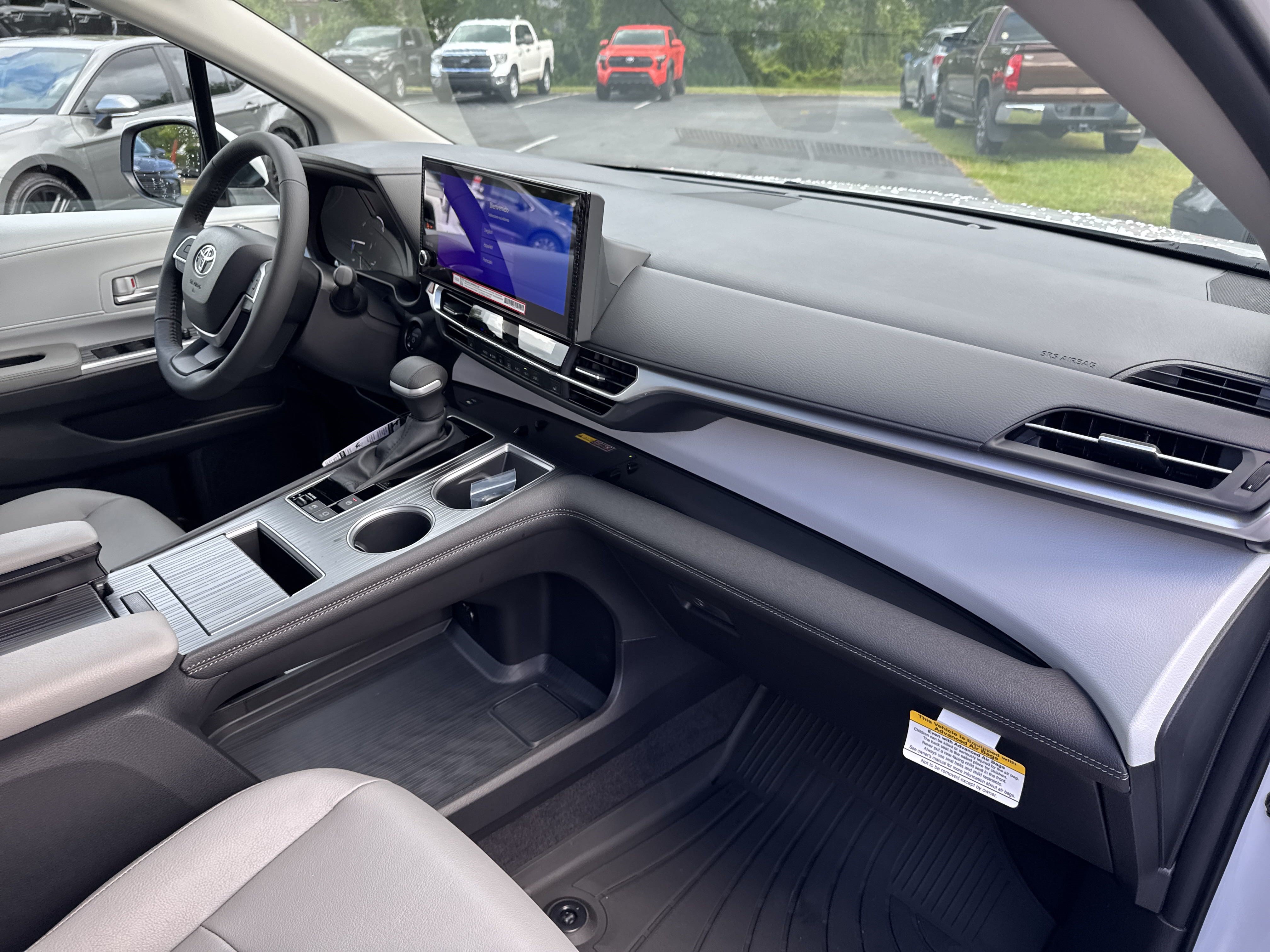 New 2025 Toyota Sienna XLE FWD image 34