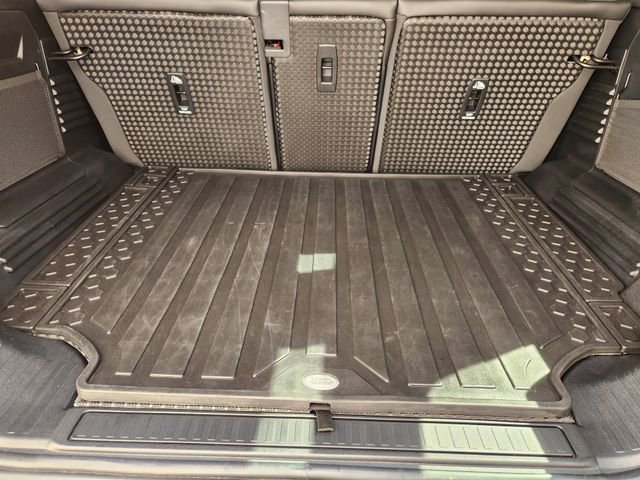 Used 2023 Land Rover Defender 110 SE image 30