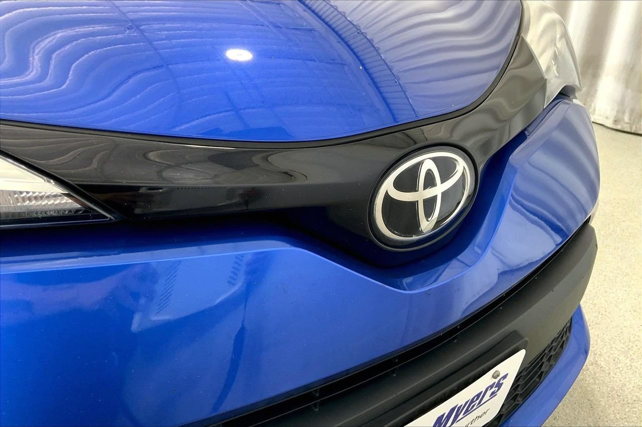 Used 2022 Toyota C-HR XLE FWD image 7