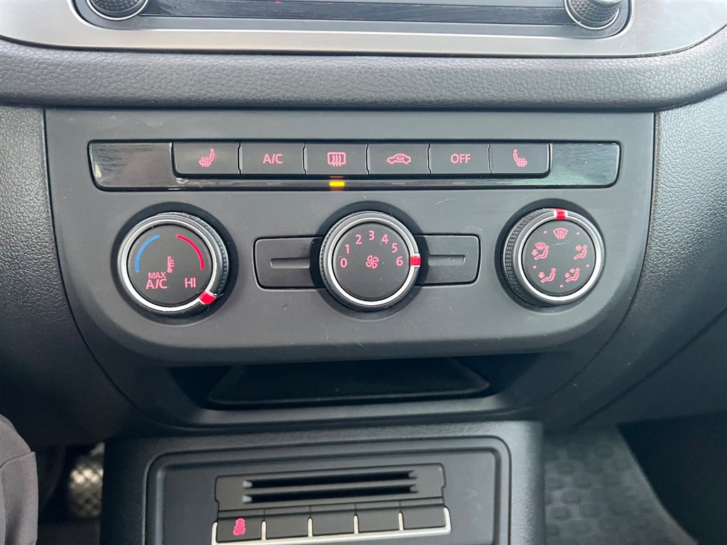 Used 2016 Volkswagen Tiguan SE image 27