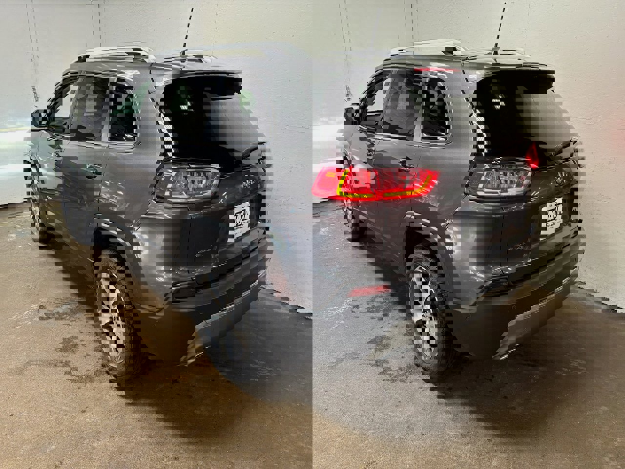 Used 2021 Jeep Cherokee Limited AWD/4WD image 7