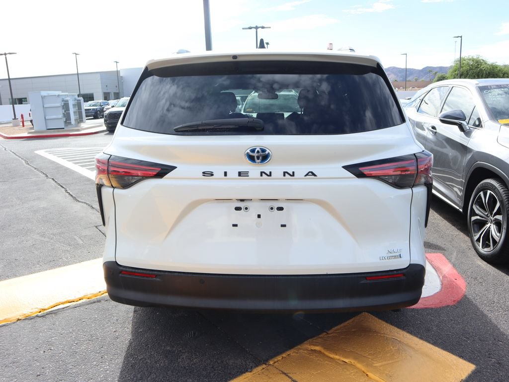 Used 2021 Toyota Sienna XLE FWD image 4