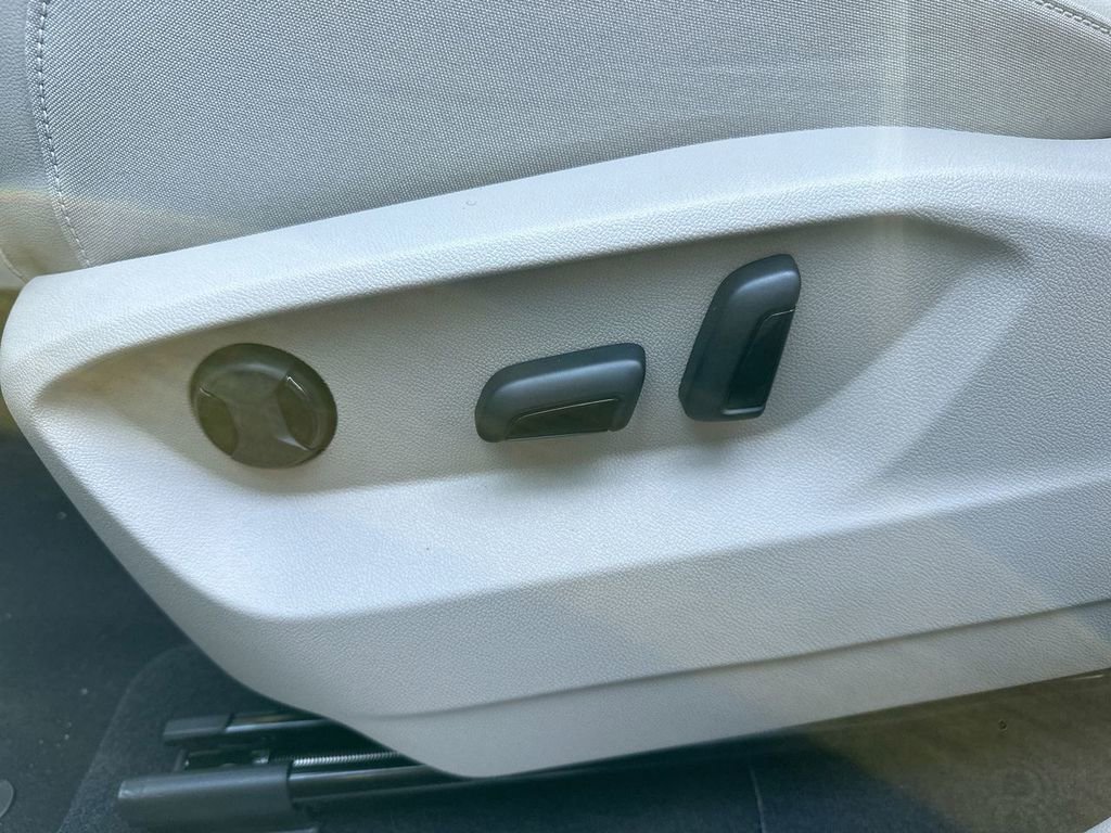 New 2025 Volkswagen Atlas SE image 59