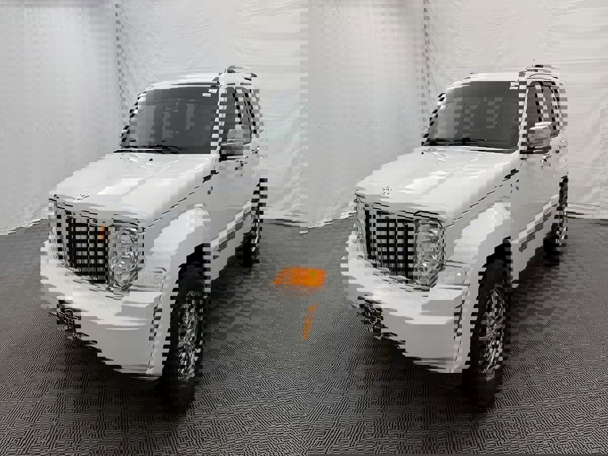 Used 2012 Jeep Liberty Limited w/ Comfort/Convenience Group image 2