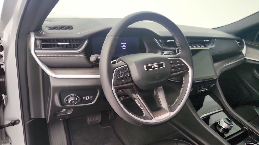 Used 2025 Jeep Grand Cherokee Limited w/ Black Appearance Package RWD image 14
