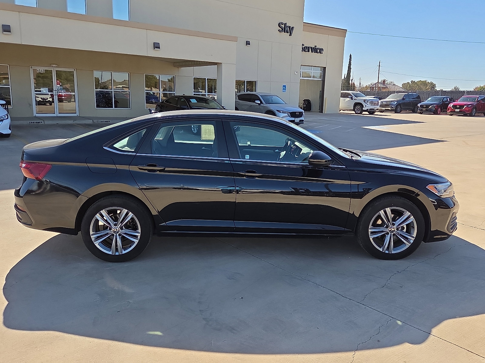 Used 2024 Volkswagen Jetta SE image 6
