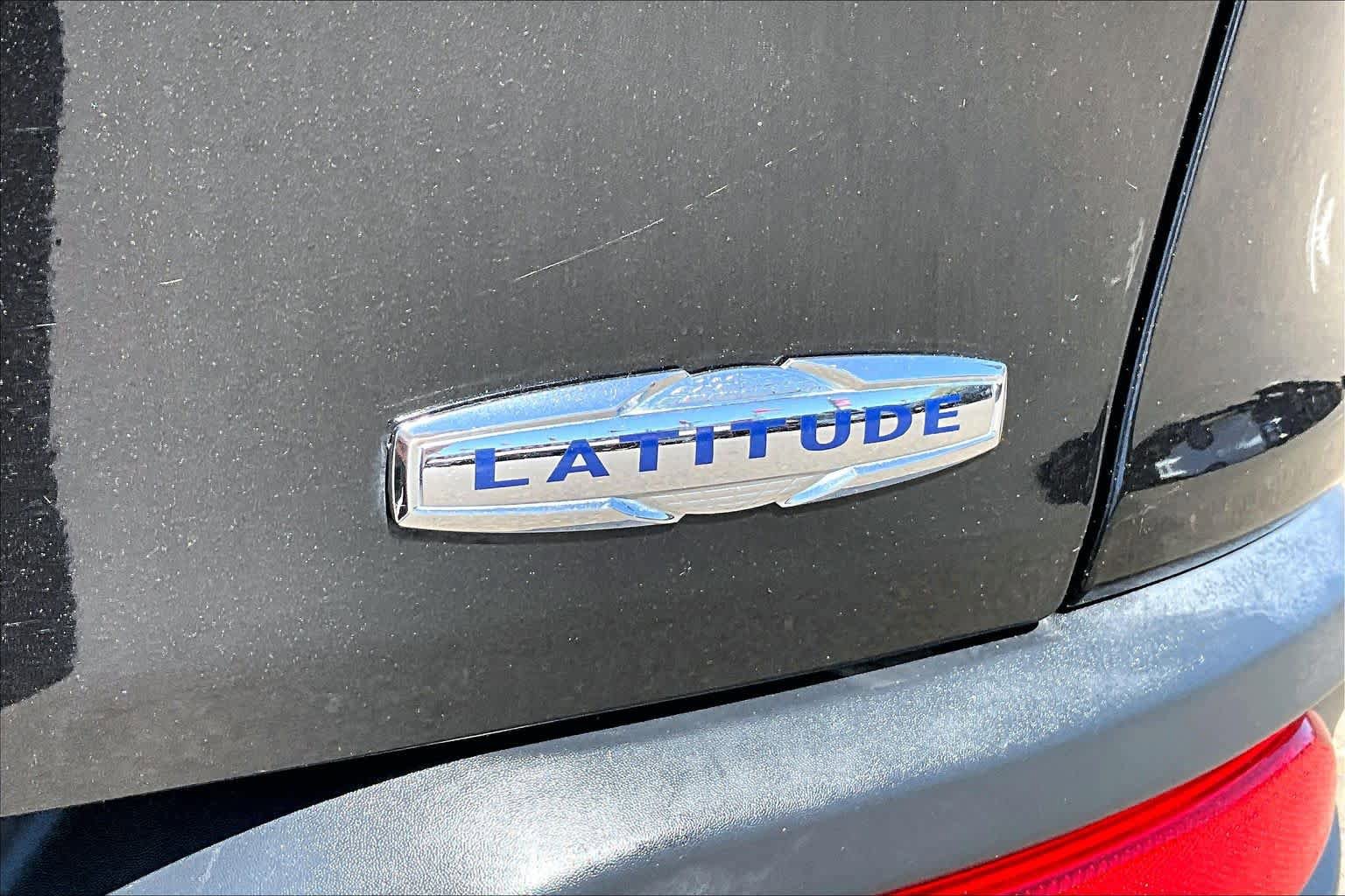 Used 2016 Jeep Cherokee Latitude FWD image 9