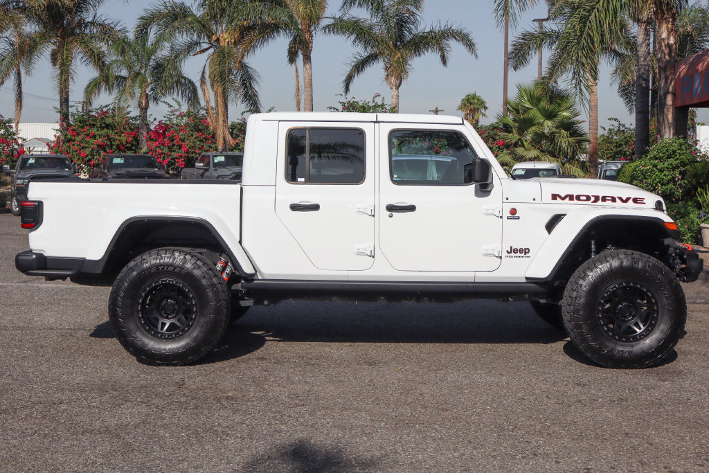 Used 2024 Jeep Gladiator Mojave AWD/4WD image 11