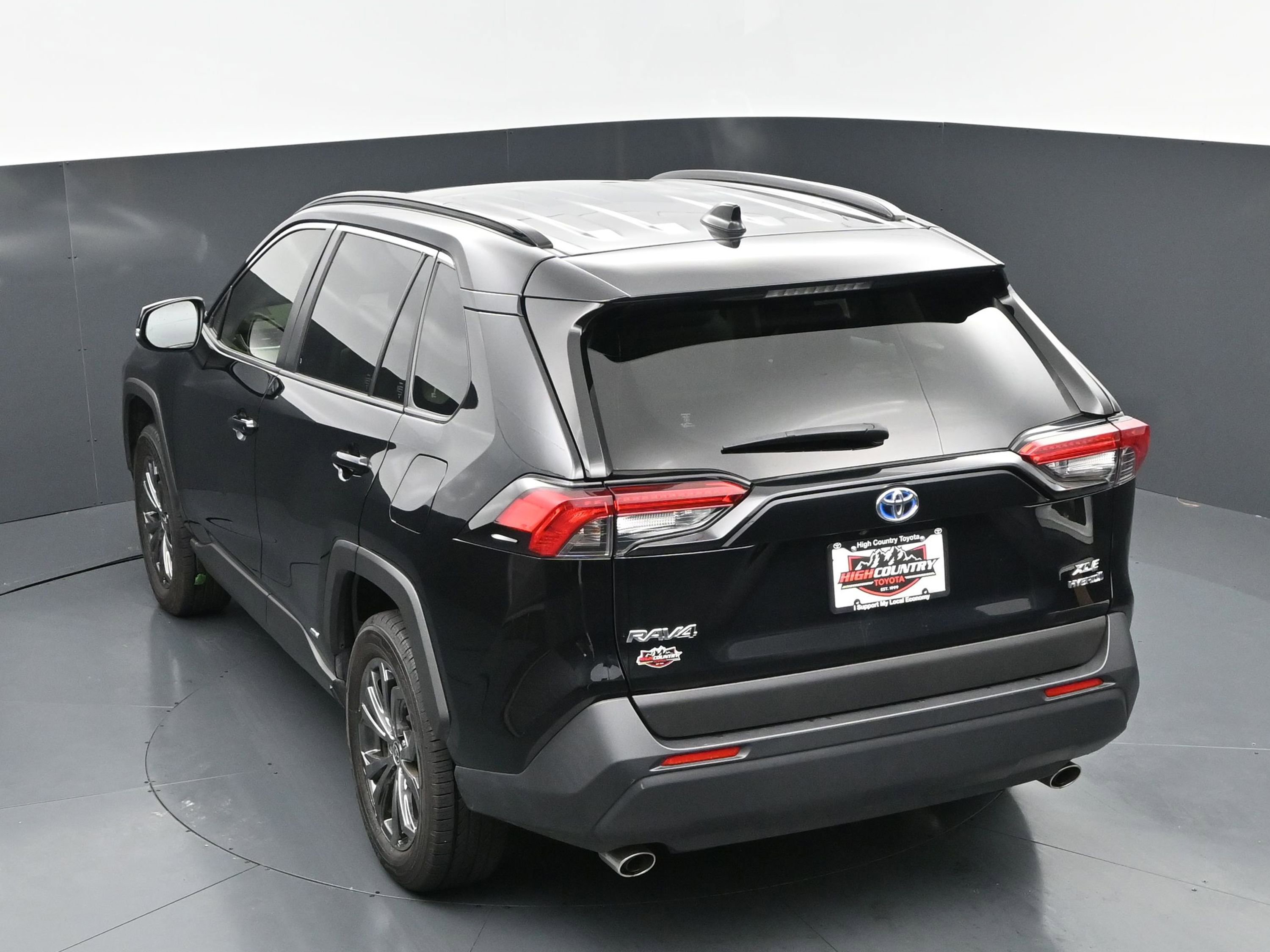 Used 2023 Toyota RAV4 XLE Premium AWD/4WD image 30
