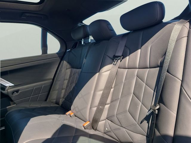 Used 2025 BMW 740i RWD image 9