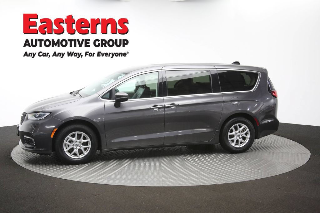 Used 2023 Chrysler Pacifica Touring-L FWD image 59