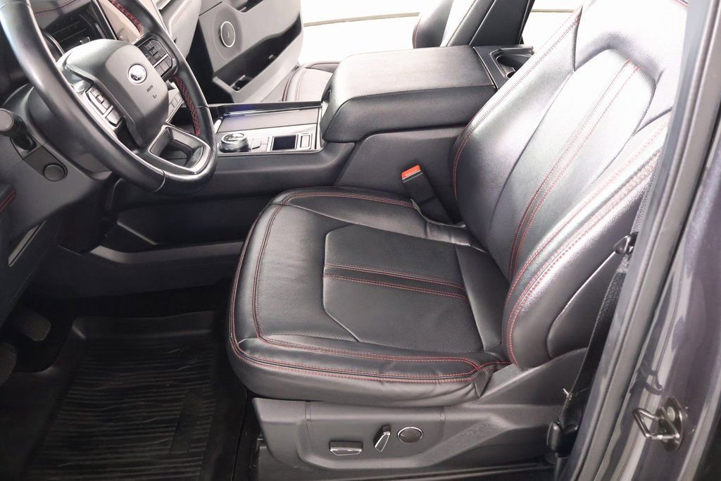 Used 2022 Ford Expedition Limited image 11