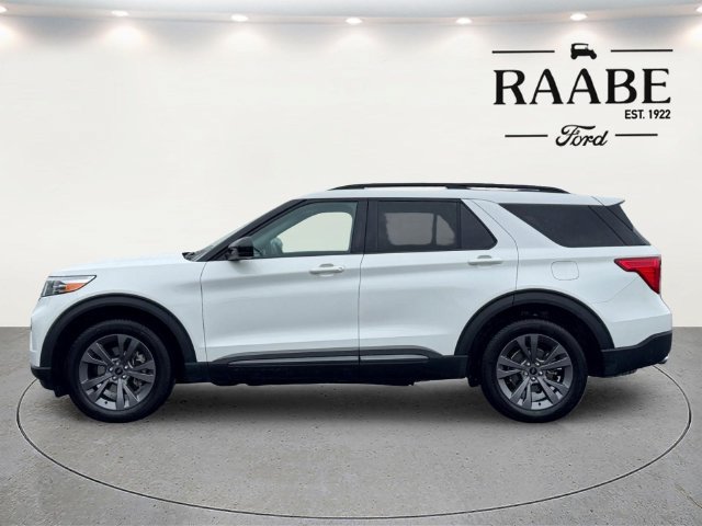 Used 2024 Ford Explorer XLT w/ Equipment Group 202A AWD/4WD image 4