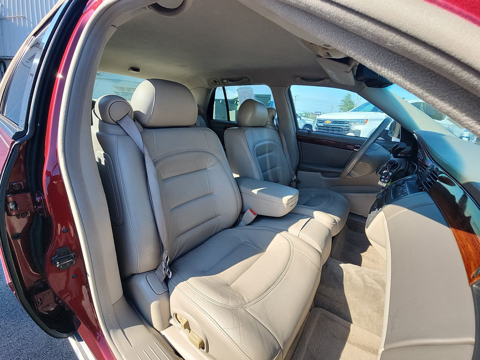 Used 2002 Cadillac De Ville w/ Comfort/Convenience Pkg FWD image 23