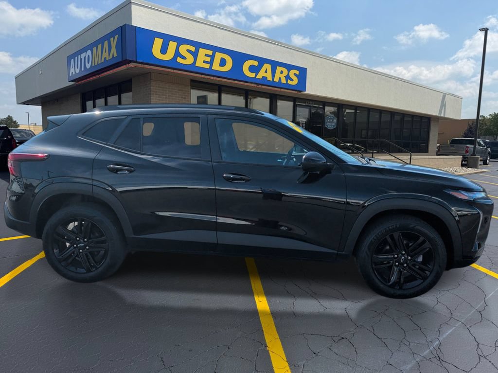 Used 2024 Chevrolet Trax ACTIV w/ Sunroof Package FWD image 2