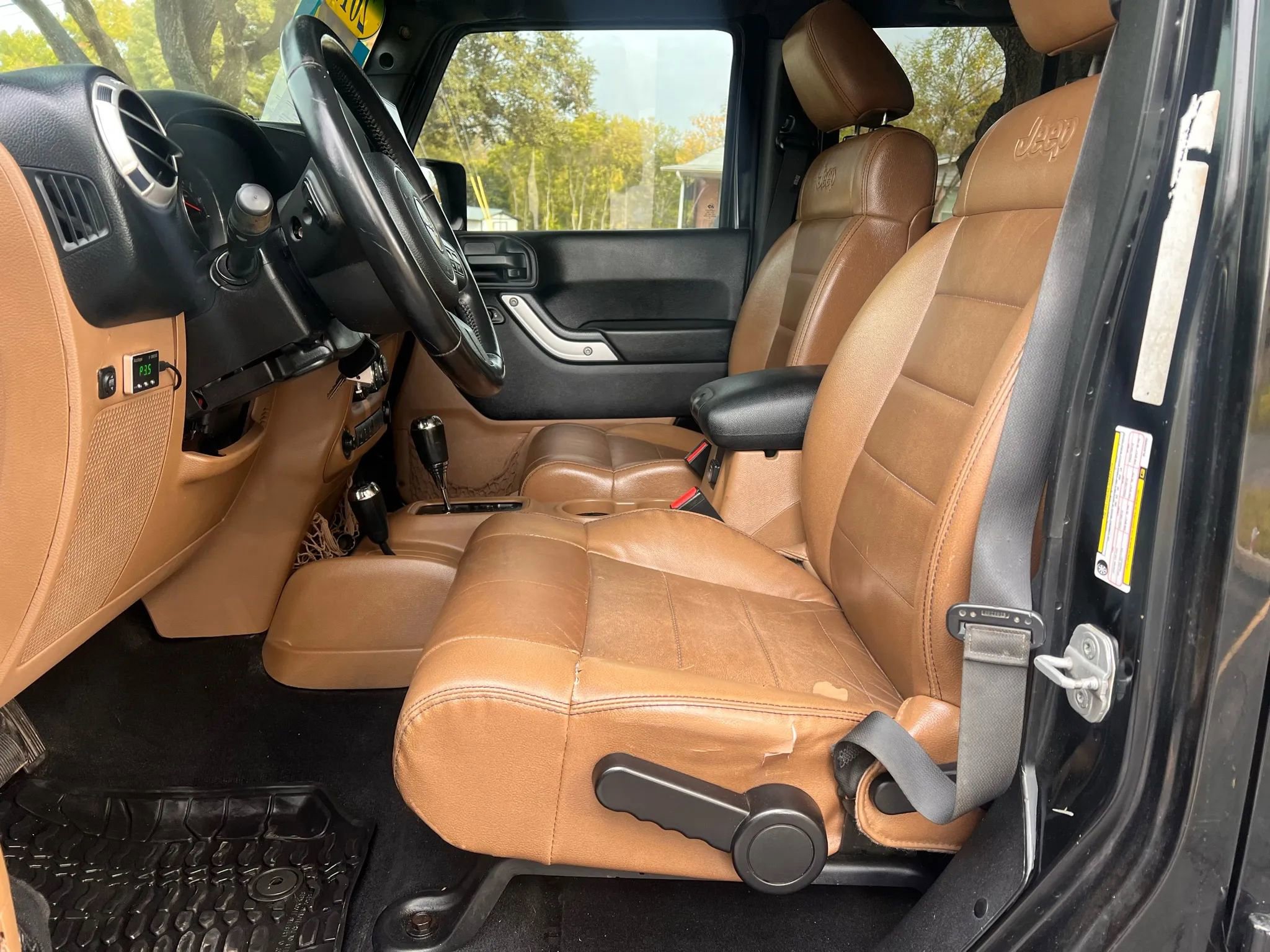 Used 2011 Jeep Wrangler Unlimited Sahara w/ Dual Top Group image 9