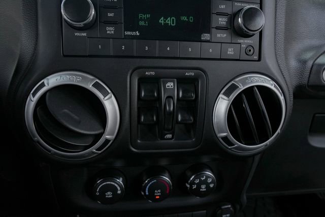Used 2016 Jeep Wrangler Unlimited Sahara w/ Connectivity Group image 47