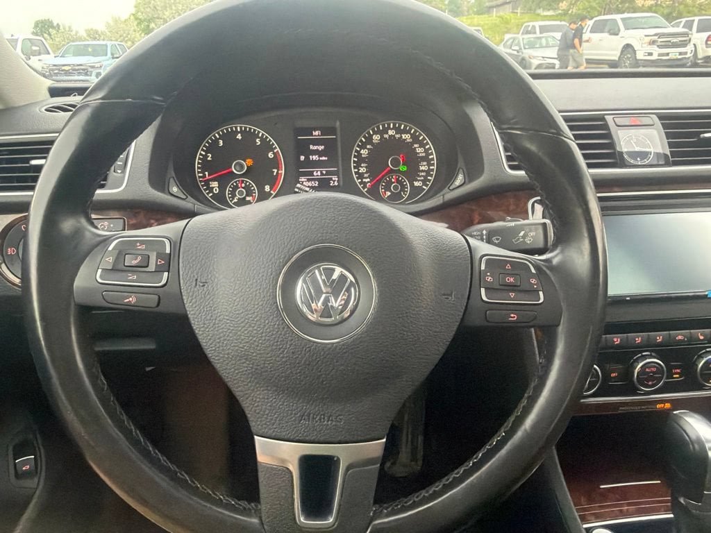 Used 2012 Volkswagen Passat 2.5 SEL Premium FWD image 9