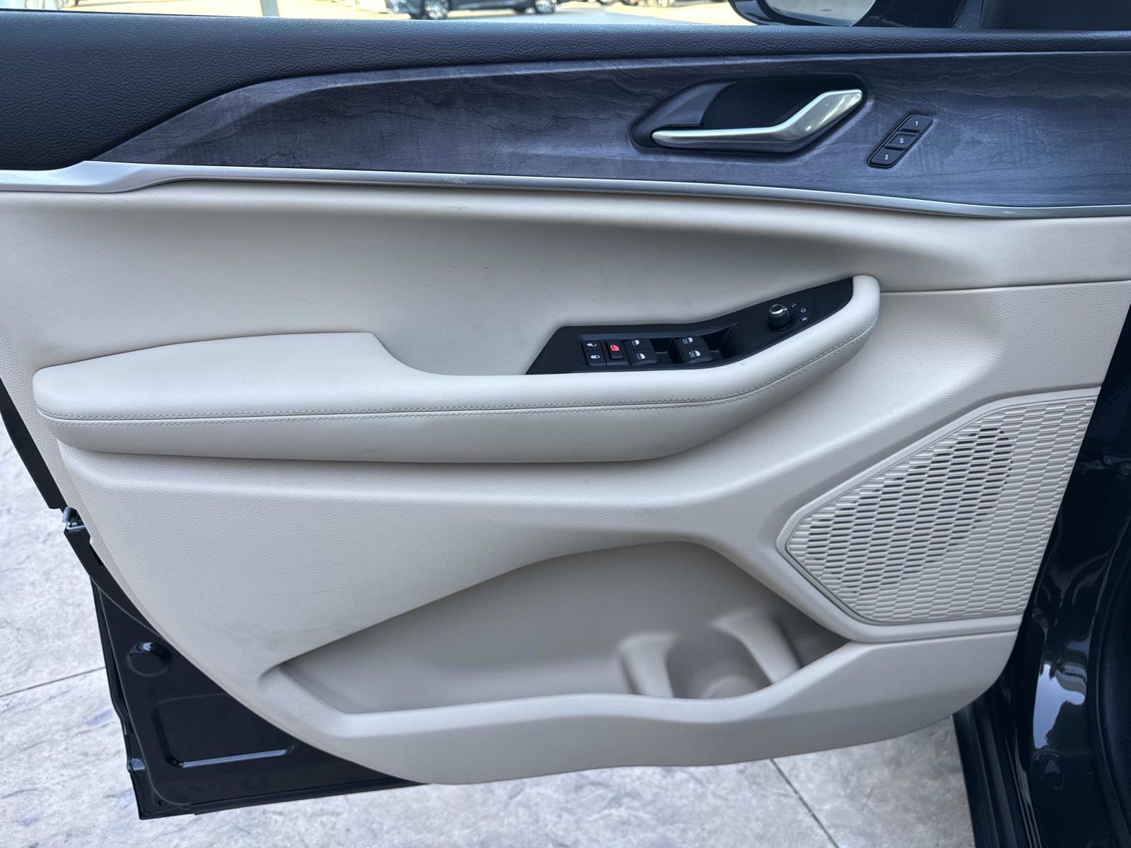 Used 2024 Jeep Grand Cherokee Limited w/ MOPAR Finishing Package image 18