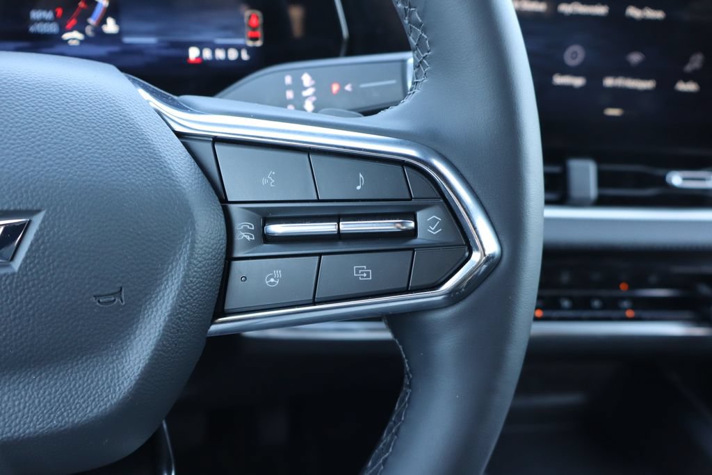 Used 2026 Chevrolet Equinox LT w/ Safety and Technology Package FWD image 8