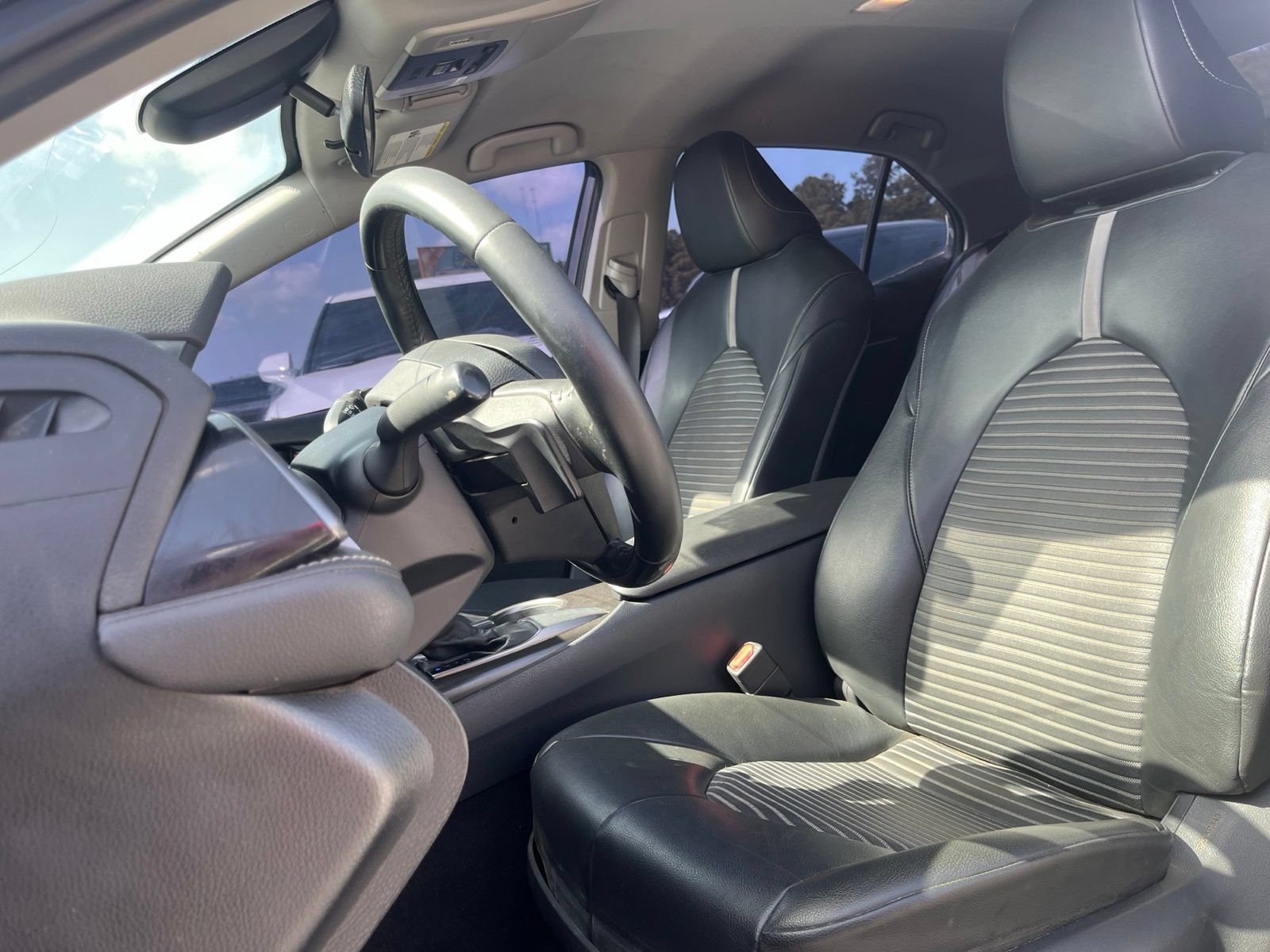 Used 2021 Toyota Camry SE FWD image 8