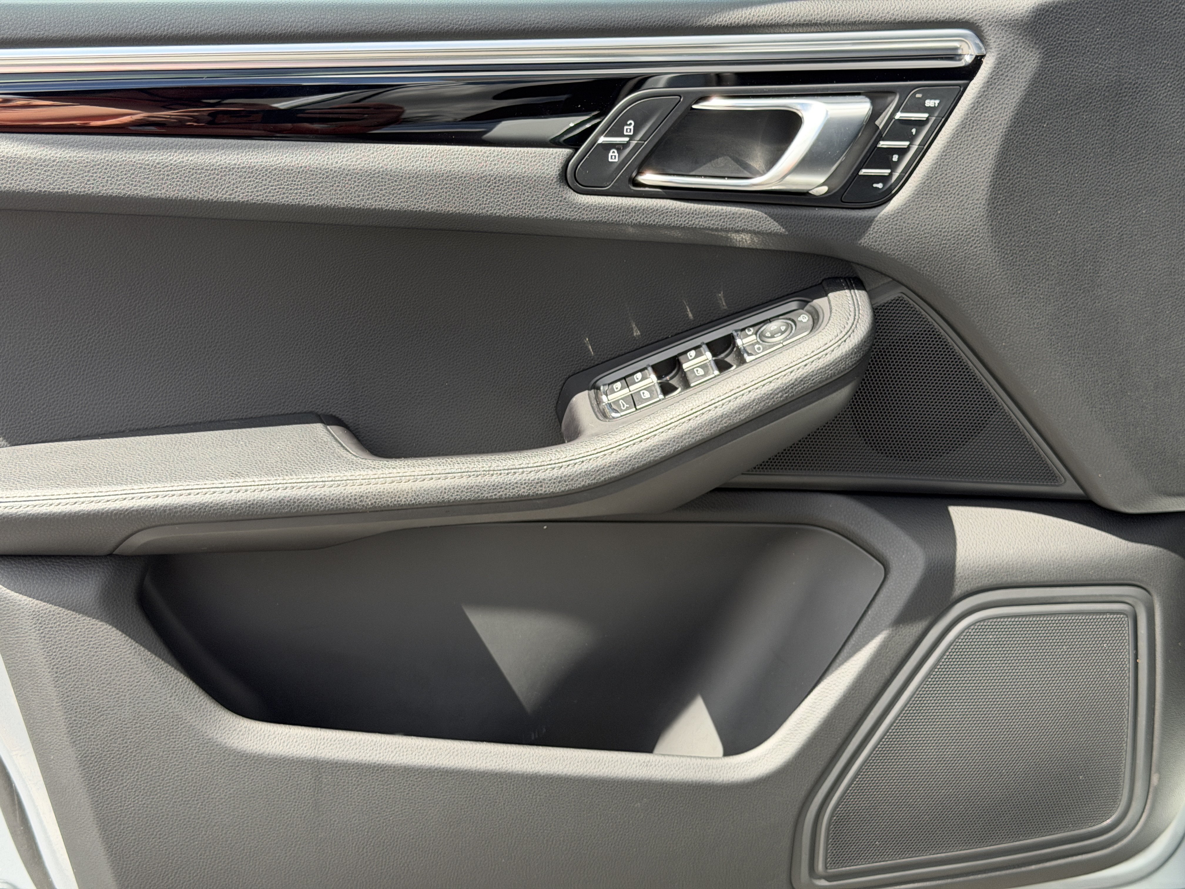 Certified 2023 Porsche Macan AWD/4WD image 17