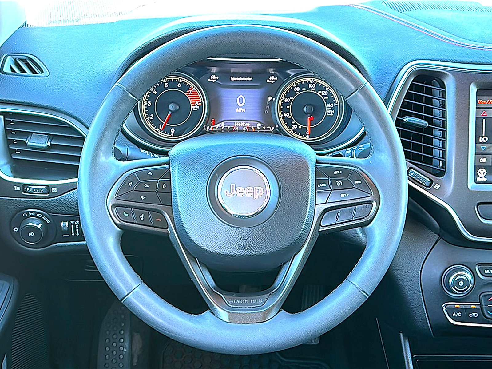 Used 2022 Jeep Cherokee Trailhawk w/ Trailer Tow Group image 27