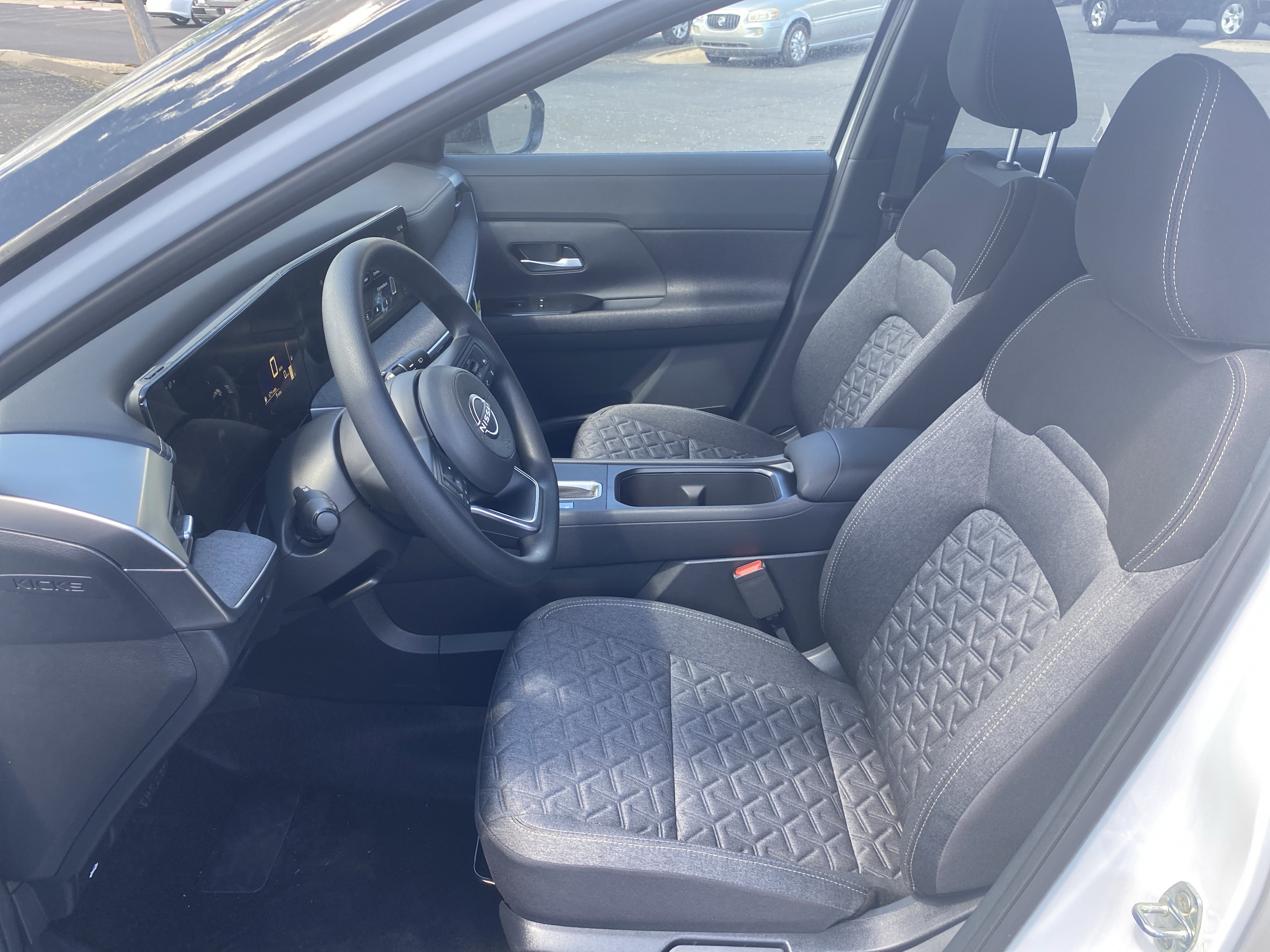 New 2025 Nissan Kicks SV w/ Illumination Package image 9