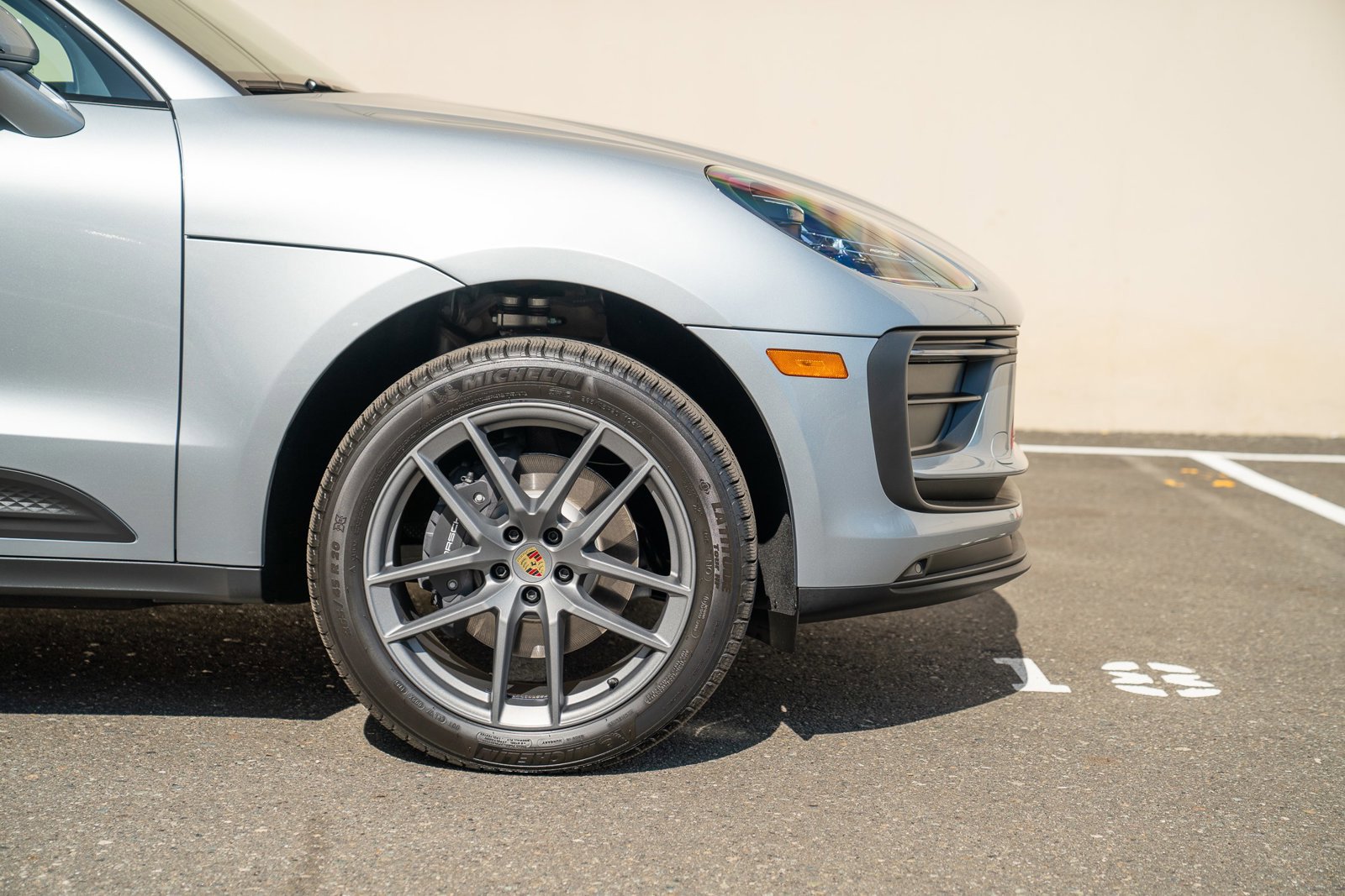 Certified 2026 Porsche Macan AWD/4WD image 9