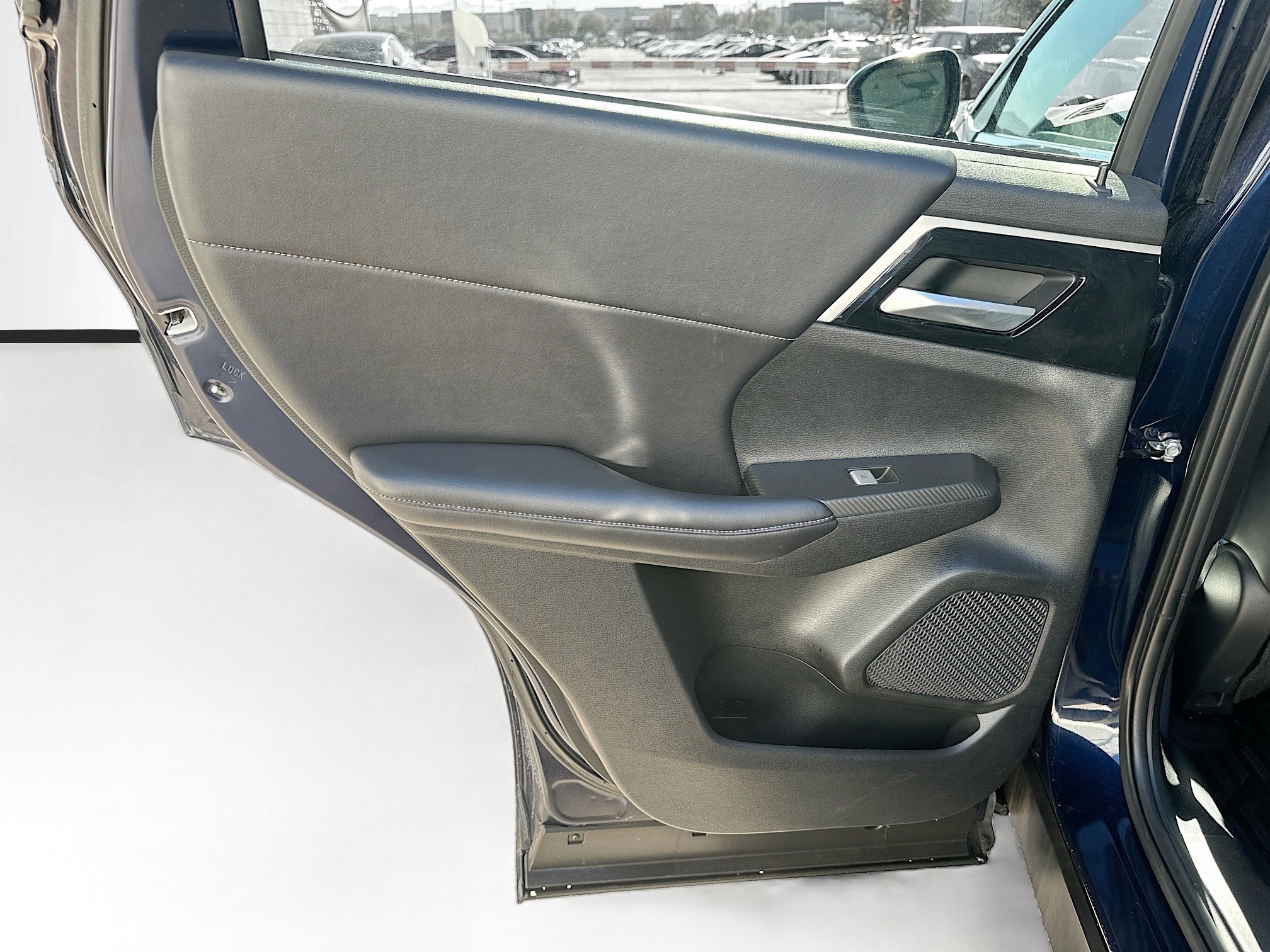 Used 2024 Mitsubishi Outlander SE image 25