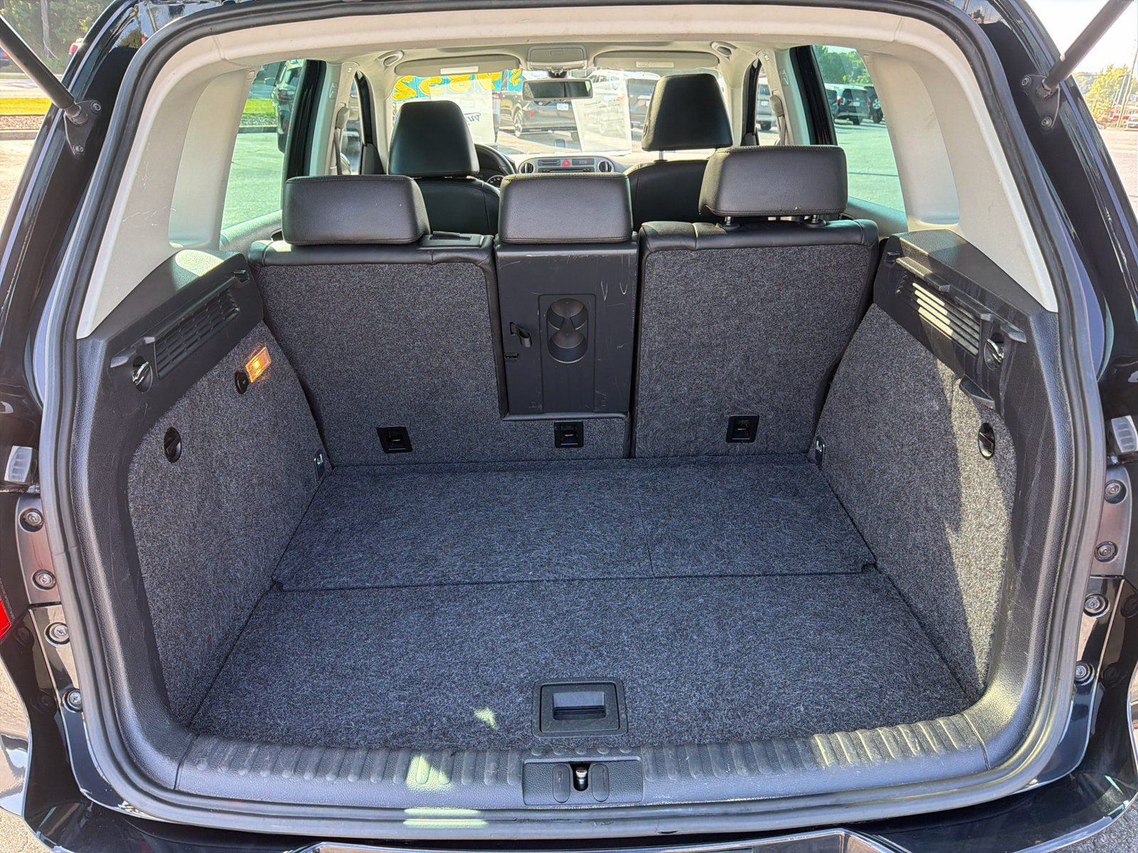 Used 2011 Volkswagen Tiguan SEL AWD/4WD image 23