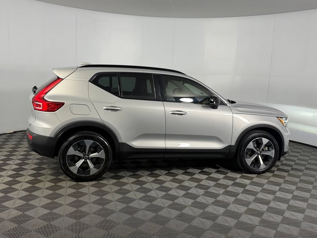 Used 2023 Volvo XC40 B5 Plus w/ Climate Package AWD/4WD image 7