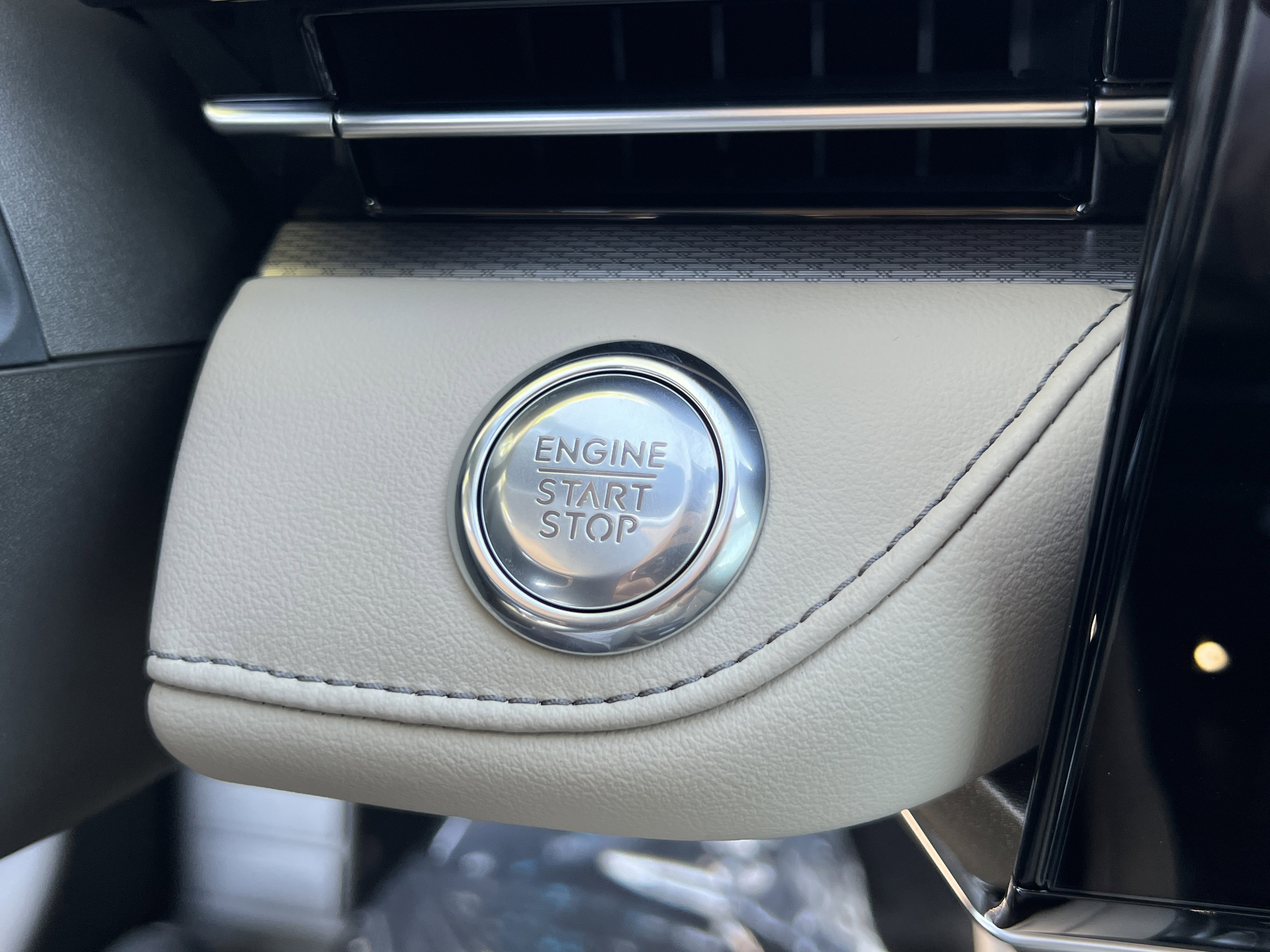 New 2025 Lincoln Nautilus Premier w/ Equipment Group 102A image 24