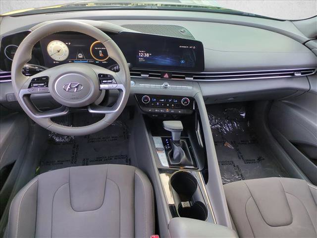 Used 2023 Hyundai Elantra SEL w/ Convenience Package image 16