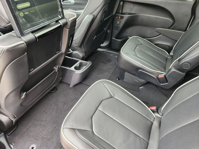 New 2026 Chrysler Pacifica Limited FWD image 22