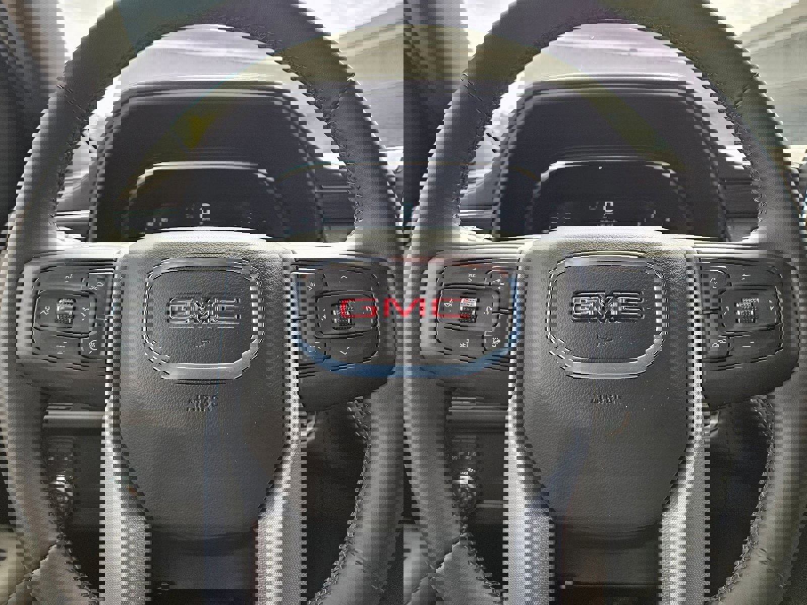 Used 2024 GMC Yukon SLT w/ SLT Luxury Package image 11