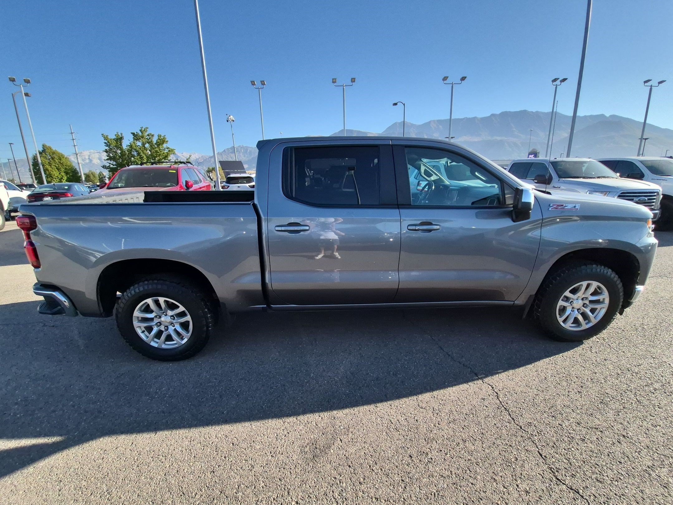 Used 2022 Chevrolet Silverado 1500 LT AWD/4WD image 2