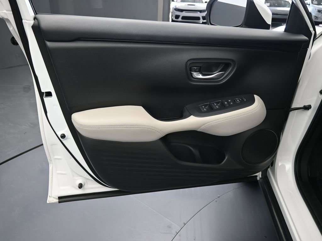 Used 2023 Honda HR-V LX image 15