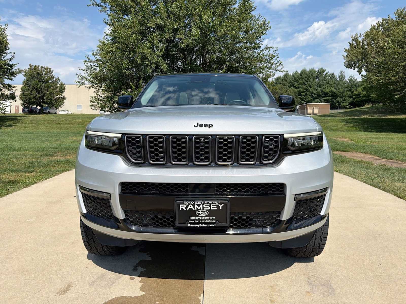 Used 2023 Jeep Grand Cherokee L Summit w/ Advanced Protech Group IV AWD/4WD image 9
