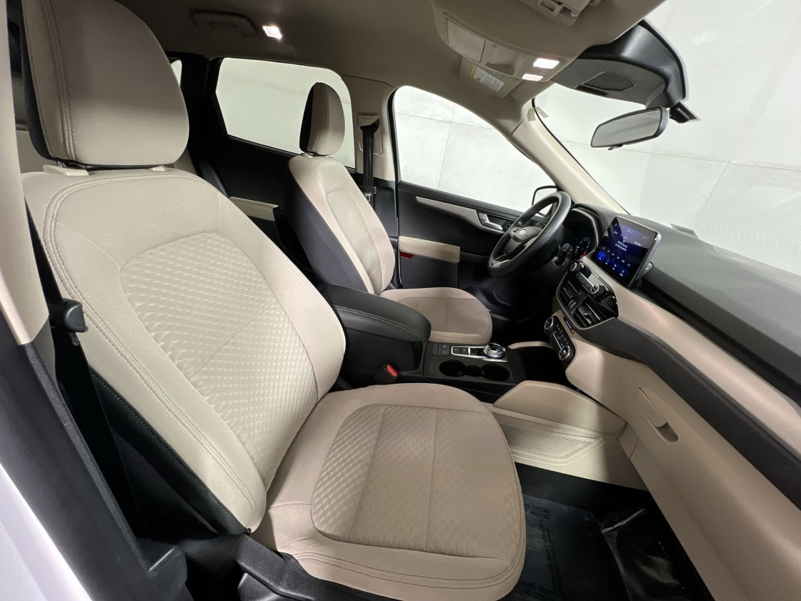 Used 2020 Ford Escape SE image 25