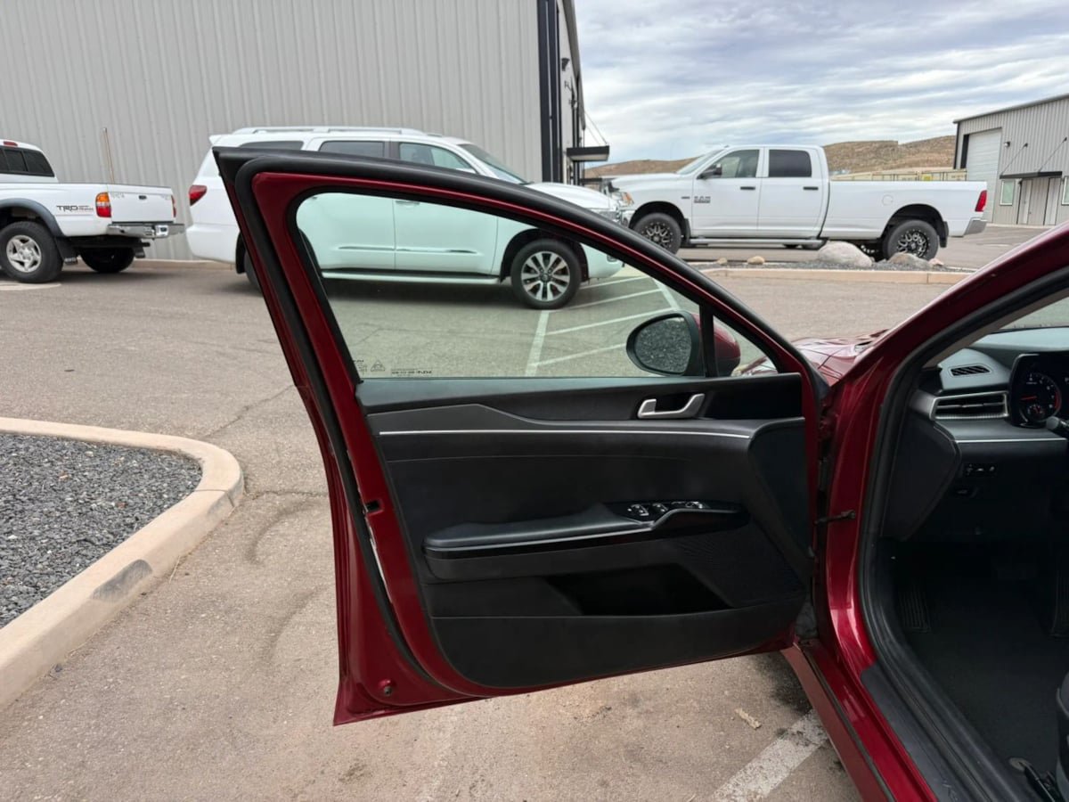 Used 2022 Kia K5 LXS FWD image 19