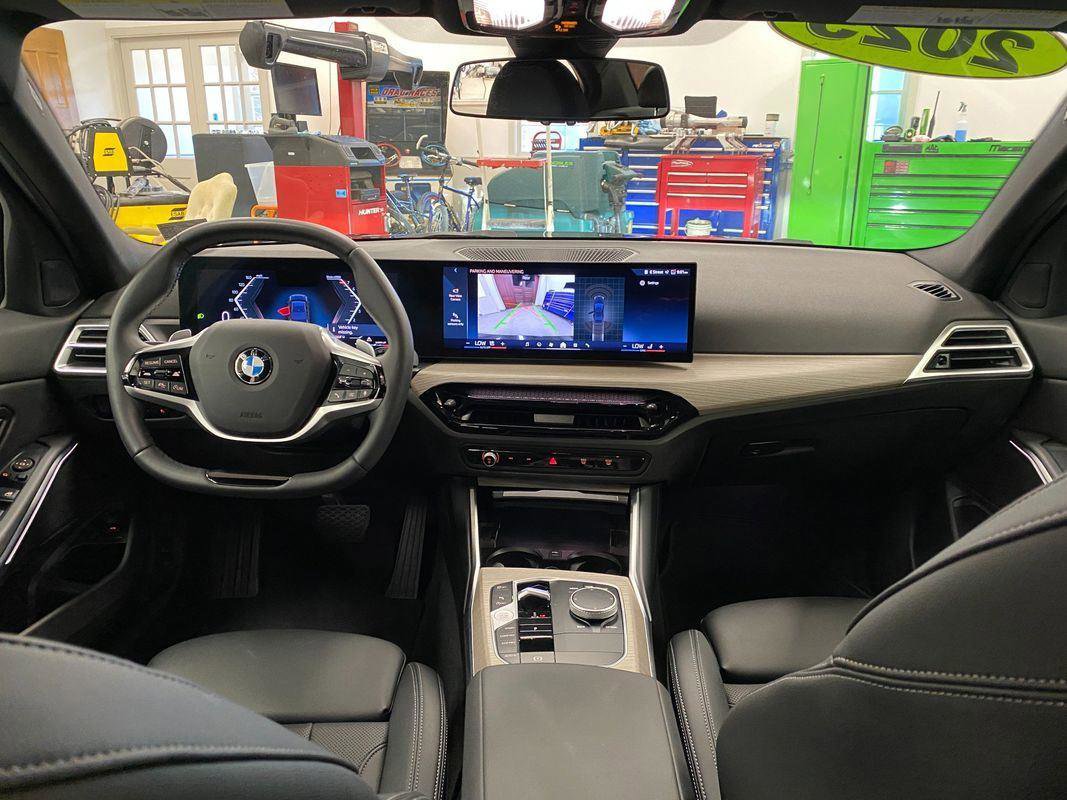 Used 2025 BMW 330i xDrive Sedan image 10