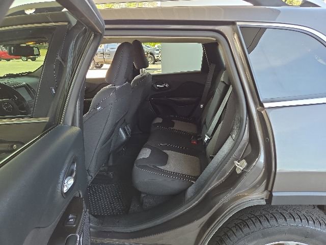 Used 2014 Jeep Cherokee Latitude w/ Cold Weather Group FWD image 18