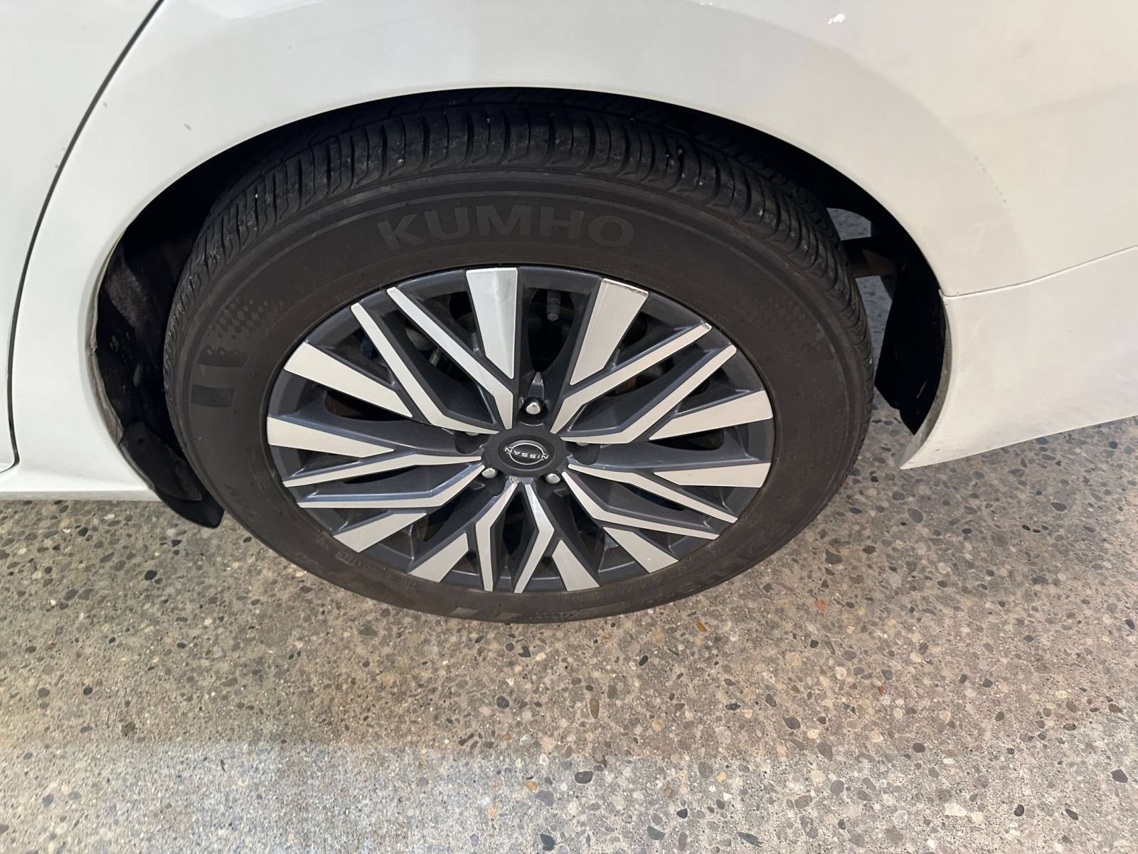 Used 2025 Nissan Altima 2.5 SV FWD image 29