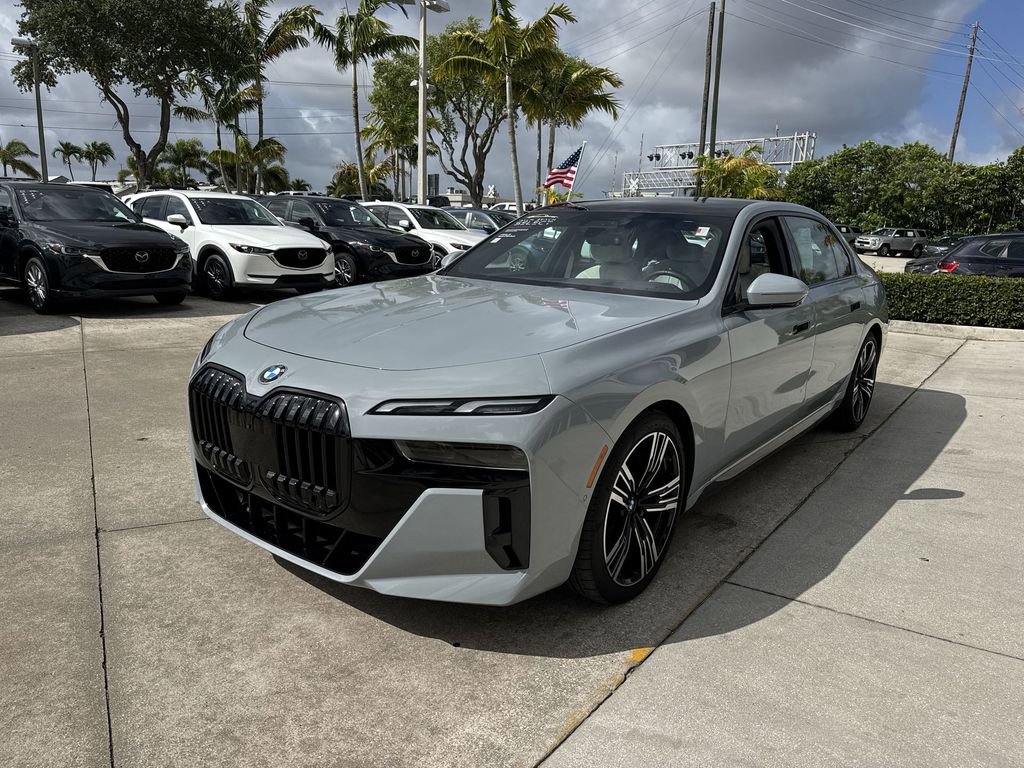 Used 2023 BMW 760i xDrive image 9