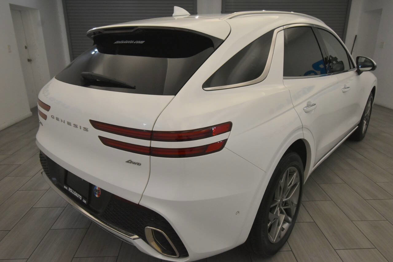 Used 2022 Genesis GV70 2.5T w/ Advanced Package image 5