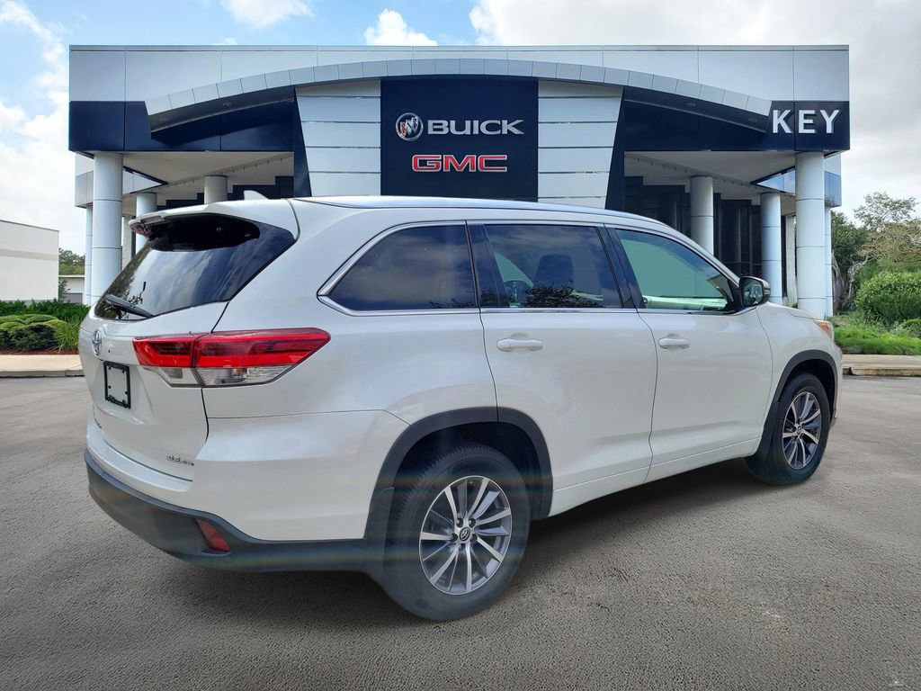 Used 2017 Toyota Highlander XLE image 4