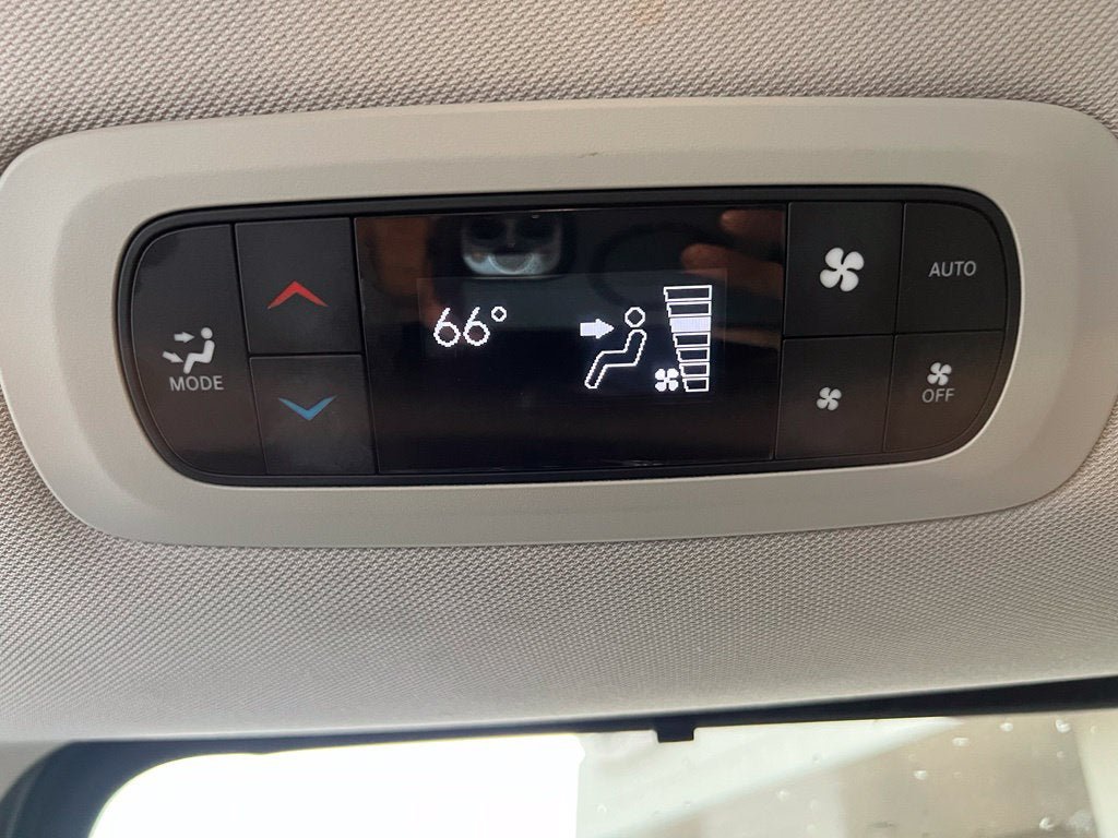 Used 2024 Chrysler Pacifica Touring-L FWD image 22