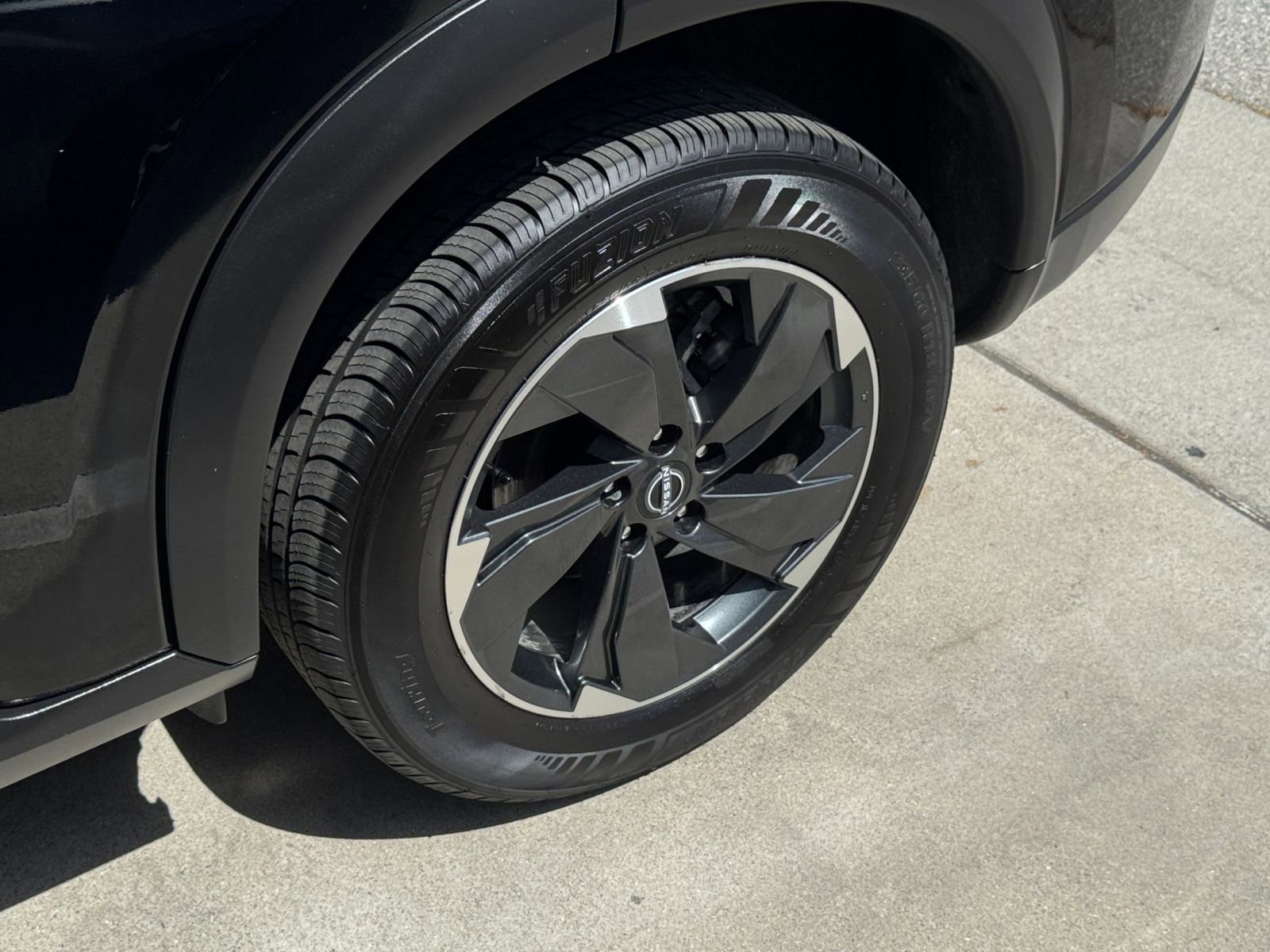 Used 2025 Nissan Rogue SV FWD image 32