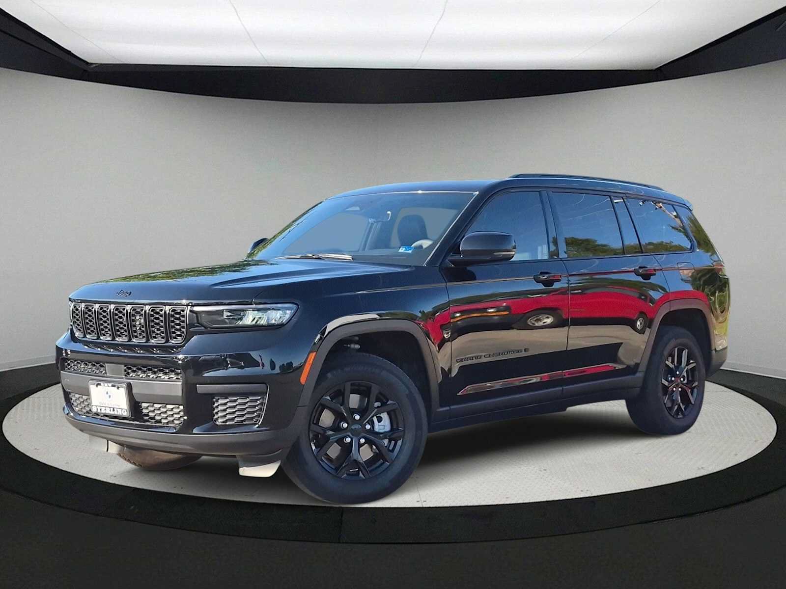 Used 2025 Jeep Grand Cherokee L Altitude AWD/4WD image 1